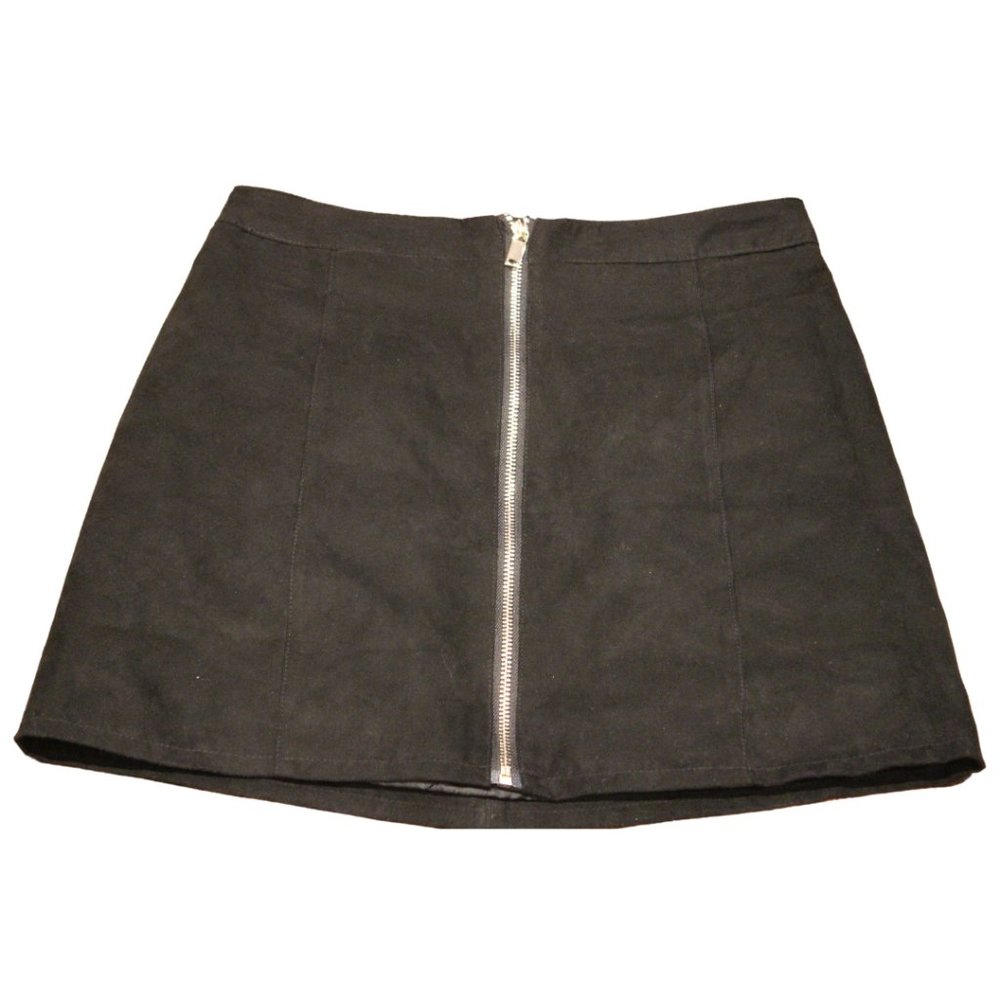 3/$25 🏷 H&M Faux Suede Mini Skirt Size 6